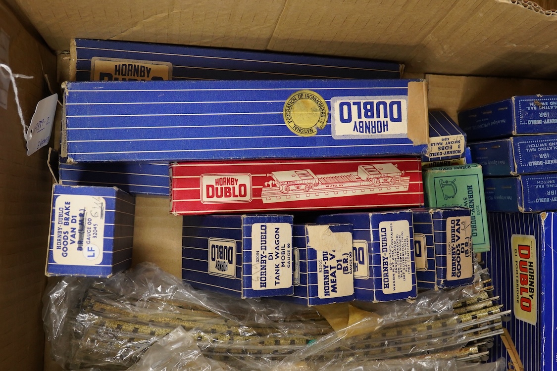 A collection of Hornby Dublo railway for 3-rail running, including three boxed locomotives; an LNER class A4 4-6-2 tender locomotive, Sir Nigel Gresley 7 (EDL1), a BR Duchess of Montrose 46232 (EDL12), and a BR class N2